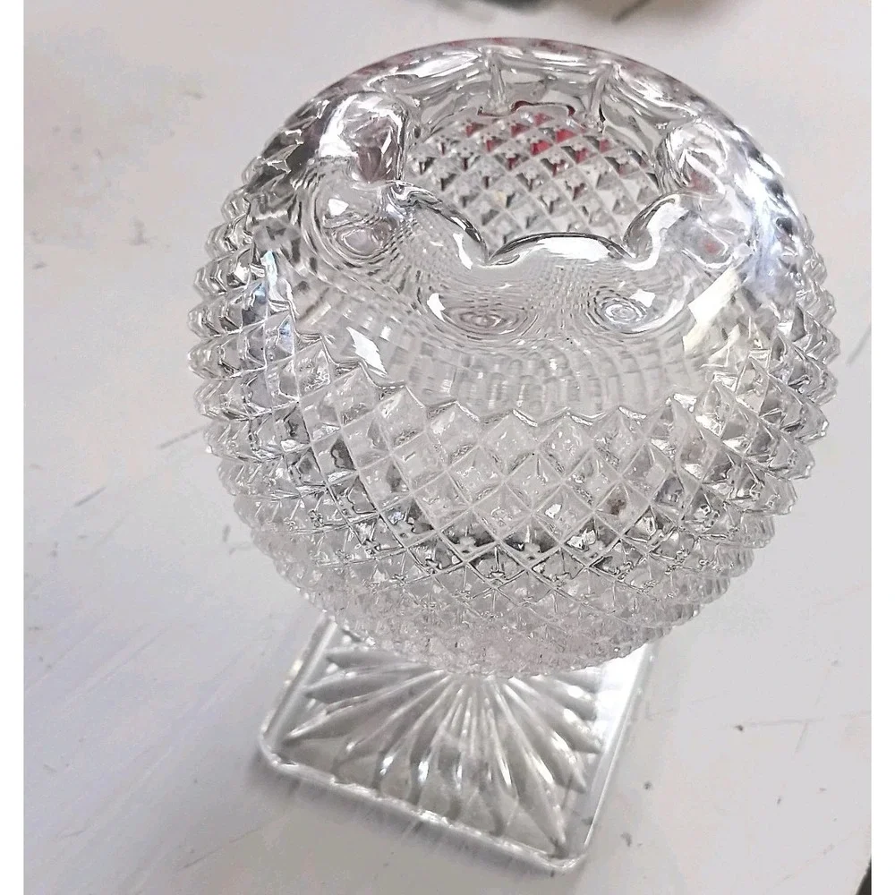 The Antique Westmoreland Glass Ivy Round Ball Diamond Cut Art Glassware